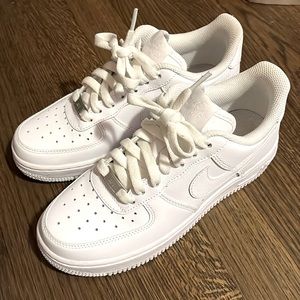 Some basically brand new air forces that have no damage.
